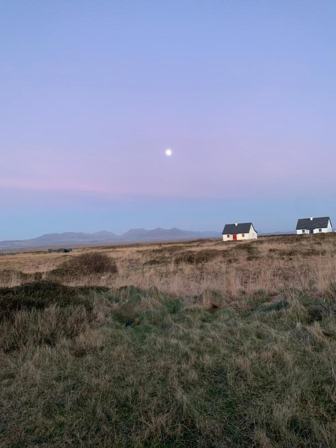 Pink Cottage Ballyconneely Bagian luar foto