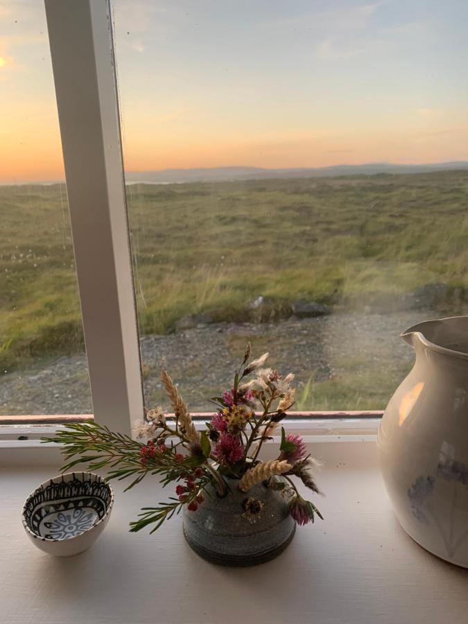 Pink Cottage Ballyconneely Bagian luar foto