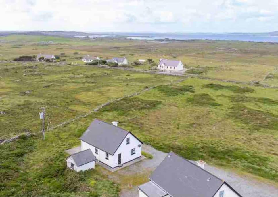 Pink Cottage Ballyconneely Bagian luar foto